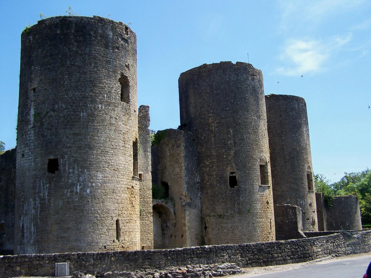 Villandraut_Château_